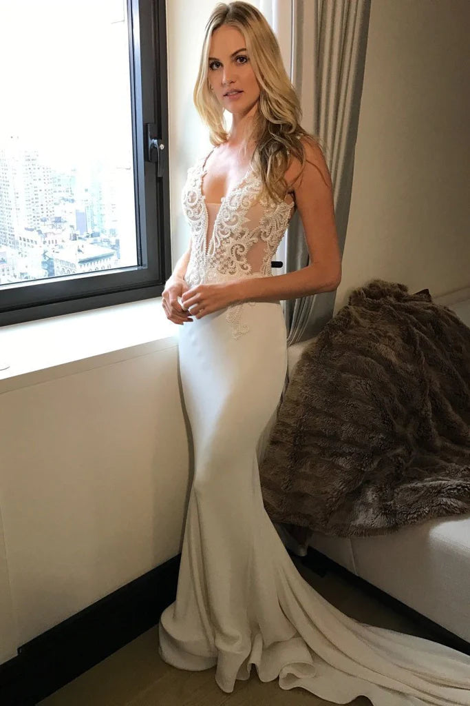 Women's Athletic Garments Romantic Flair Long Princess Mermaid V-Neck Sleeveless Lace Sexy Ivory Wedding Dresses