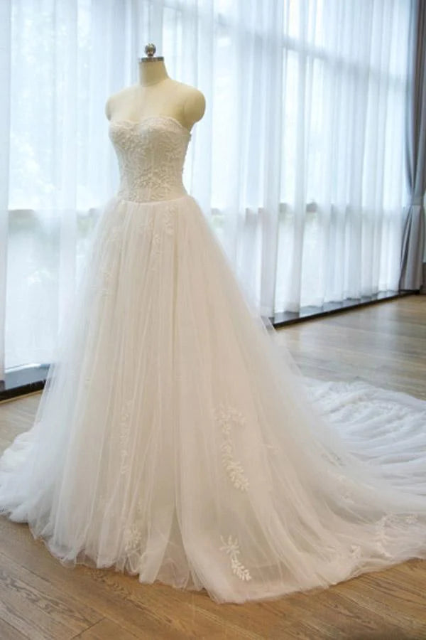 Women's Activewear Garments Exquisite Craftsmanship Ball Gown Strapless Lace Appliques A Line Chapel Train Wedding Dress with Beading