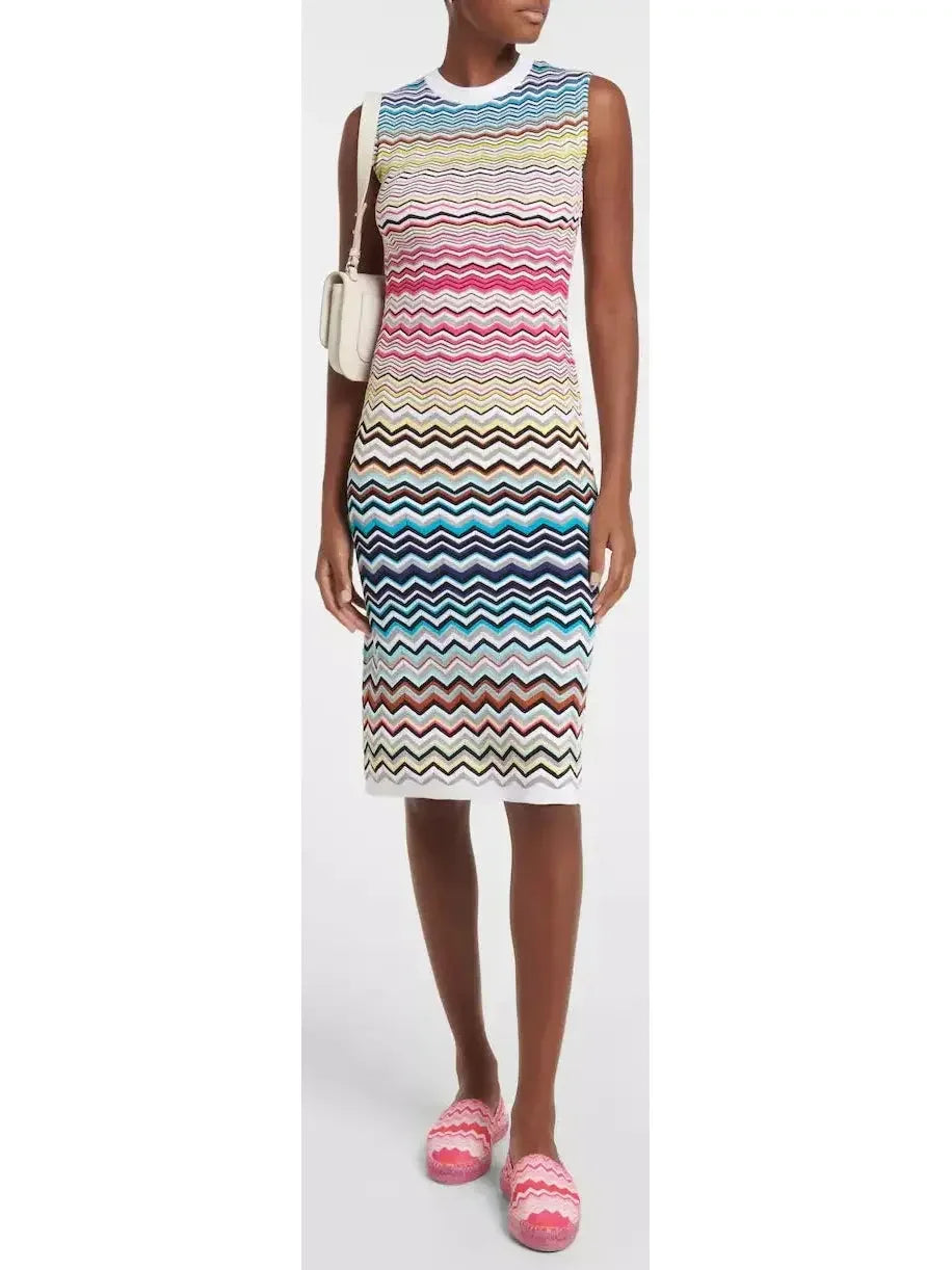 Women's Trendy Apparel Versatile Wardrobe Essentials Multicolor Zigzag Pattern Print Midi Dress