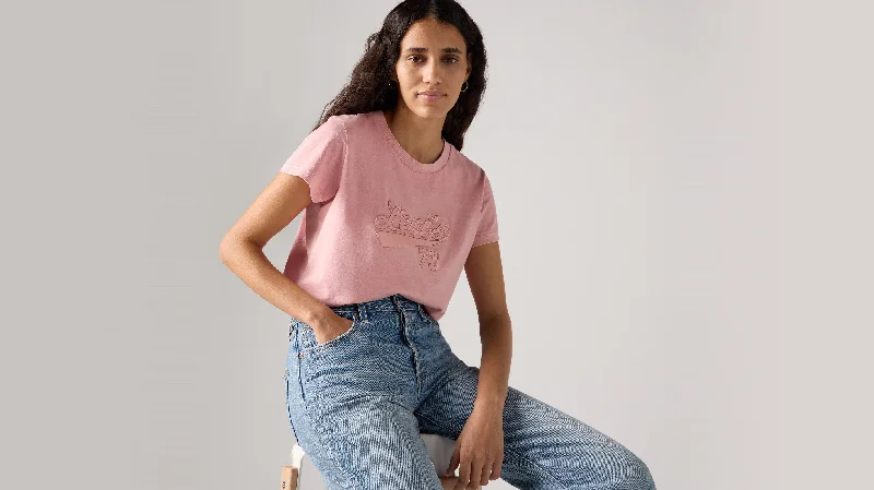 Women's Casual Outfit Comfort First Women's Wear Levi's® Women's Graphic Boxy T-Shirt