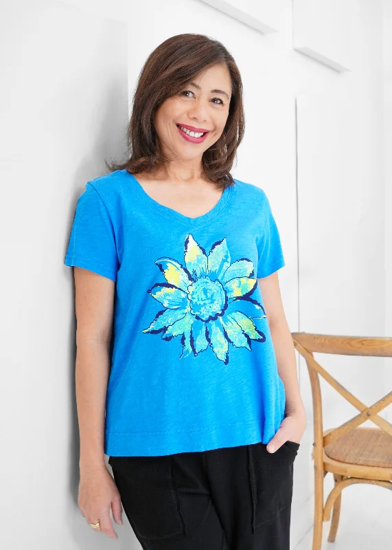 Women's Vintage-Inspired Outfit Chic Allure Escape - V-Neck Painted Sunflower Tee